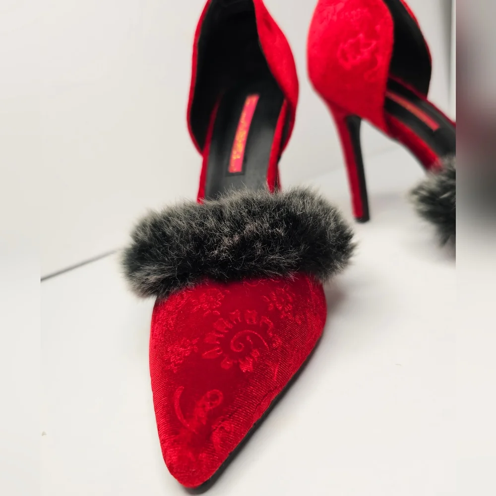 Coquette red velvet heels with gray faux fur - Picture 6 of 11